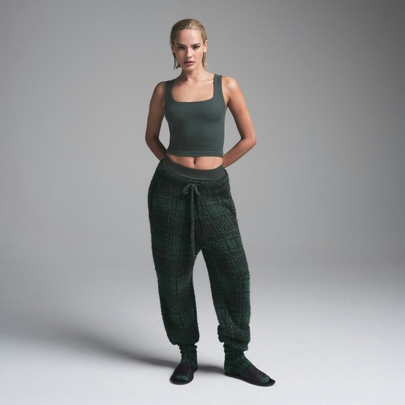 Skims Women’s KNIT UNISEX JOGGER - Picture 2 of 7